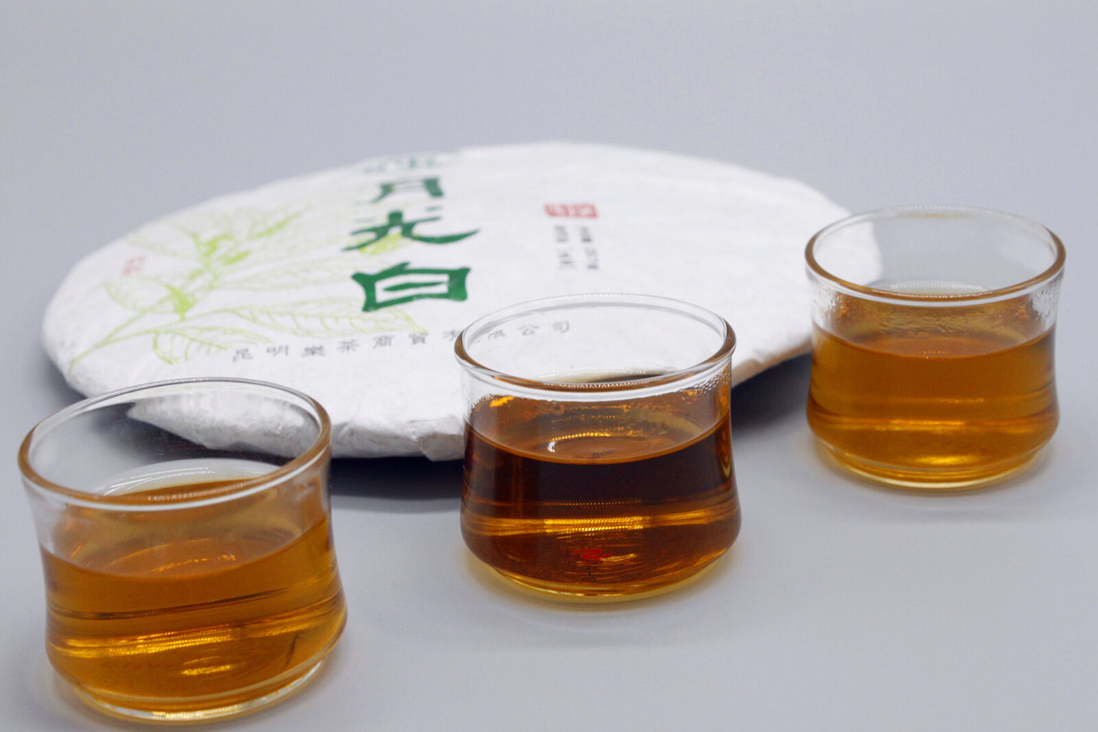 HelloYoung 357g Yunnan Pu'er Tea White Tea Spring Tea Cake Pu'er Tea Raw Tea