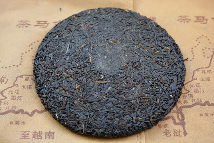 云南 Puerh tea purple bud tea raw tea 357 grams cake spring tea purple tea Jinggu