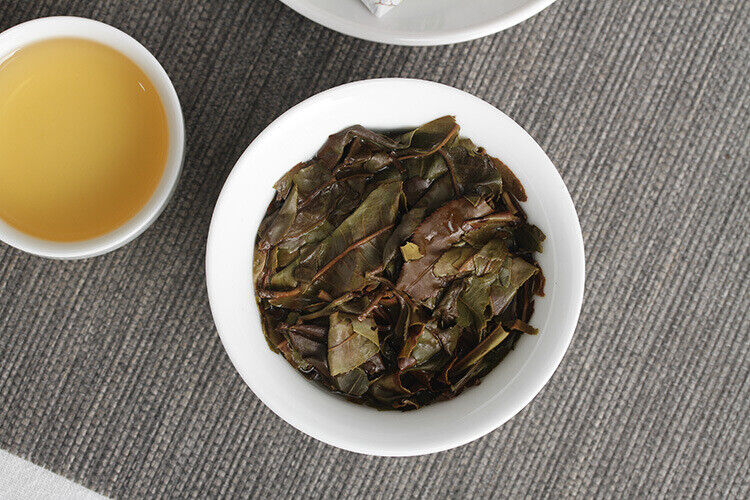 HelloYoung 500g Yunnan tea old tree white tea 8g small square brick (Chong) white tea