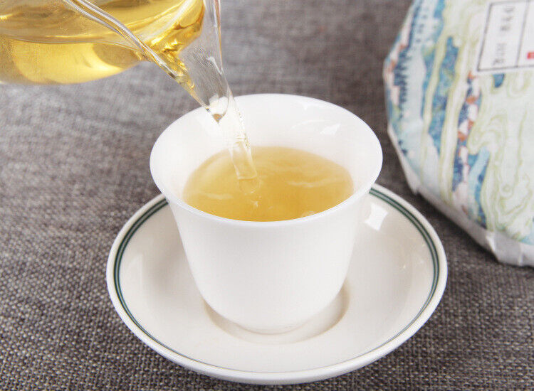 HelloYoung 357g（12.6Oz）Yunnan Ancient White Tea Natural Tea Leaf Healthy Drink