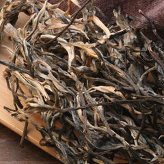 Thé en feuilles mobiles d'arbre ancien de montagne Nannuo thé cruPuerh du Yunnan