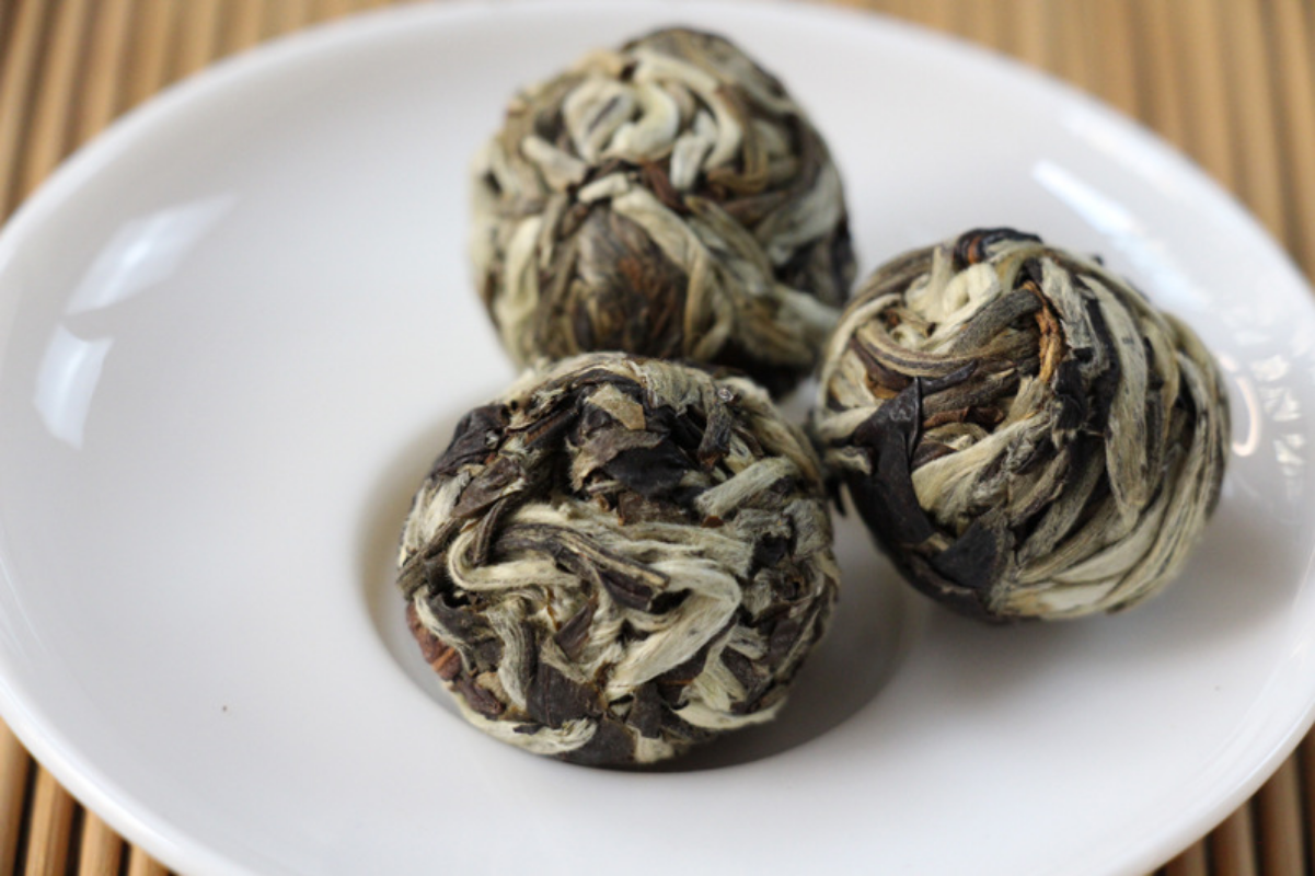 HelloYoung 500g Yunnan White Tea Moonlight White Dragon Pearl Stripe Handcrafted Tea