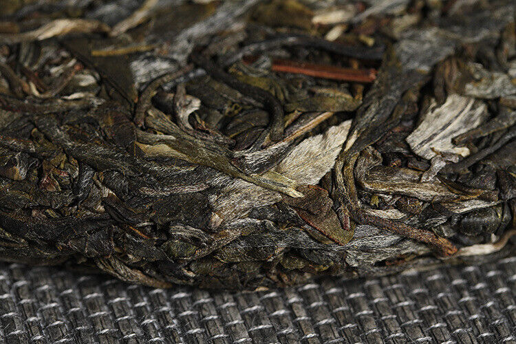 HelloYoung 357g Yunnan Pu'er Tea Xigui (White Cotton) Ming Pre-Spring Seven Seed Cake Tea