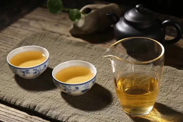 Old Puer Bulang Old Tree Yunnan Unfermented Pu'er Tea 357g Raw Puer Cake