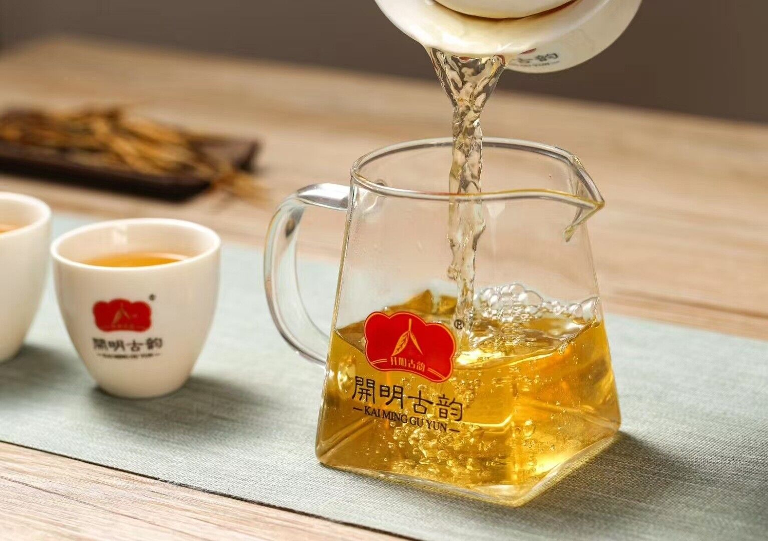 Yunnan Dianhong Premium Black Tea Honey Aroma Loose Leaf Ancient Tree Blend