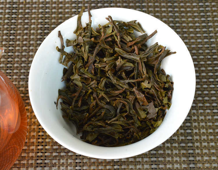 云南 Puerh tea purple bud tea raw tea 357 grams cake spring tea purple tea Jinggu