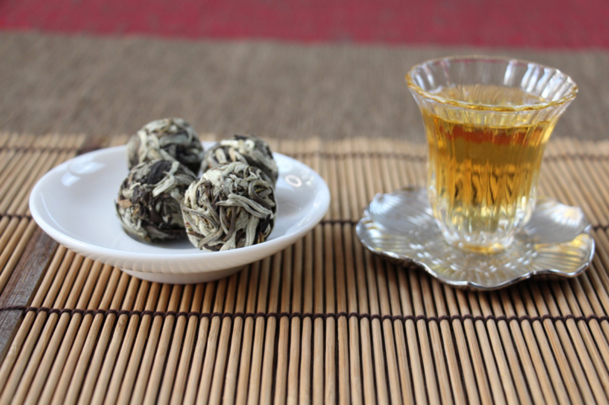 HelloYoung 500g Yunnan White Tea Moonlight White Dragon Pearl Stripe Handcrafted Tea