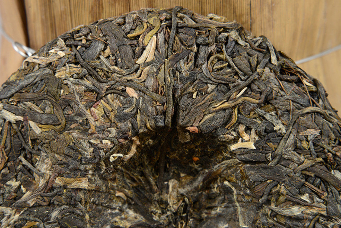 Yunnan Pu'er Tea Icelandic Ancient Tree Raw Tea Cake Pu'er Raw Tea Cake 100g
