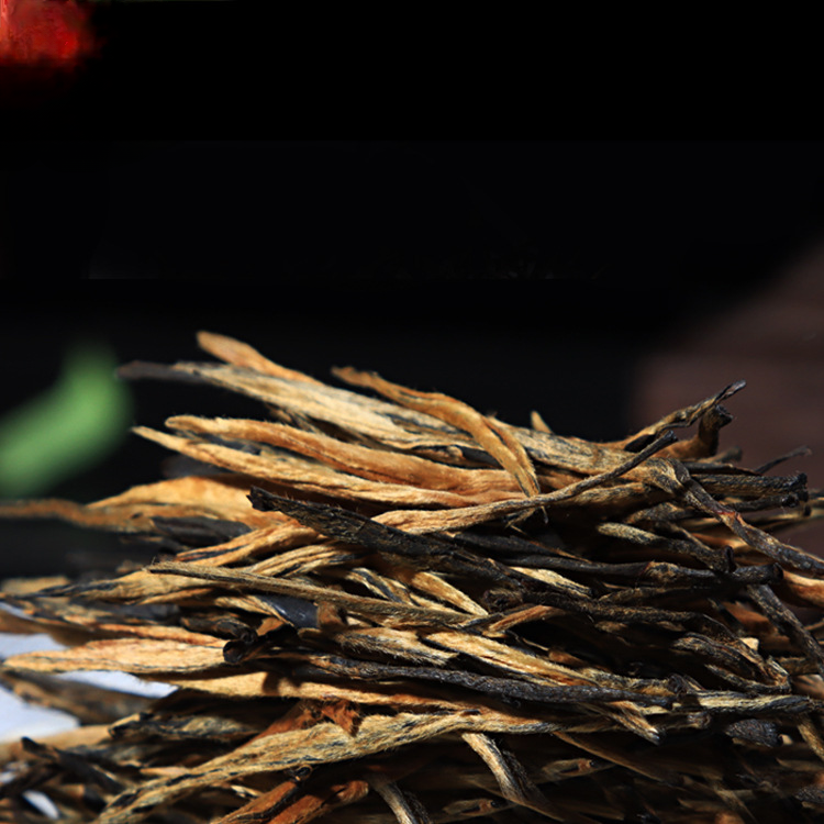 HelloYoung Yunnan Fengqing DianHong tea Pine Needle Un bourgeon une feuille Golden Needle