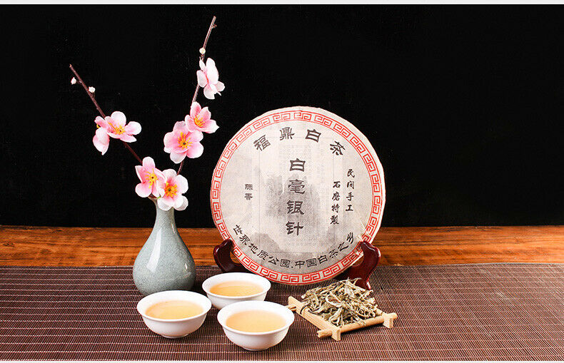 HelloYoung 300gHigh Quality Perfume White Tea Iced Tea 100% White Tea Fuding White Tea Cake
