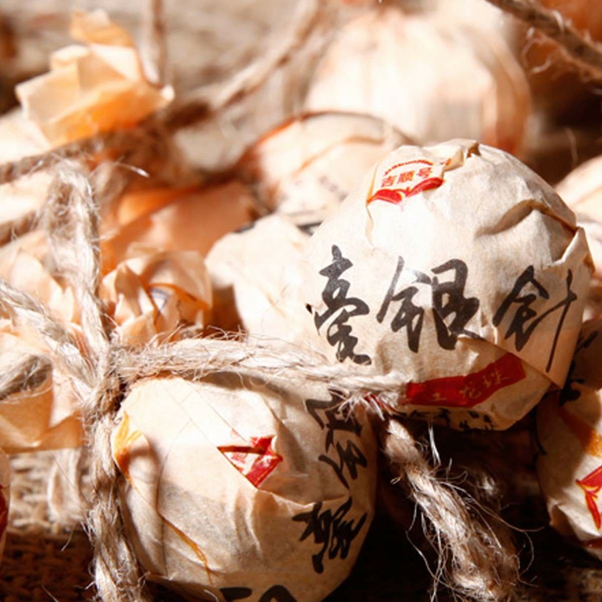 HelloYoung Yunnan Pu-erh Tea Raw Tea Mini Dragon Ball White Silver Needle Health Green Food