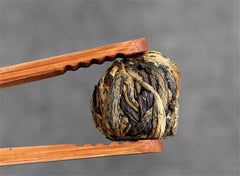 HelloYoung Chinese Yunnan Dianhong Black TeaHandmade Small Golden Ball Canned Black Tea 60g
