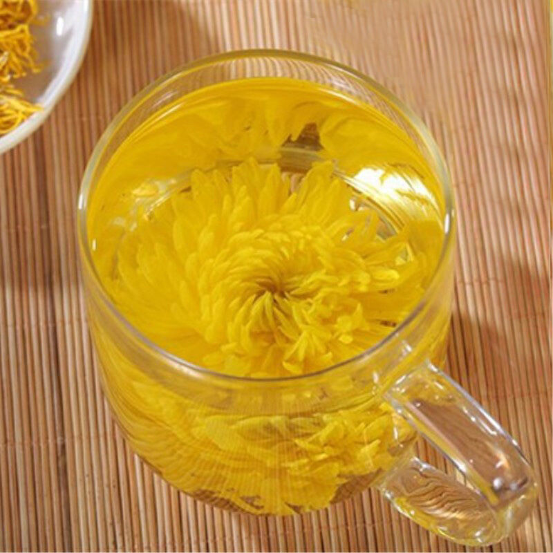 HelloYoung A Large Cup of Natural Herbal Tea In Summer Gold Huang Ju 4 Pieces Chrysanthemum