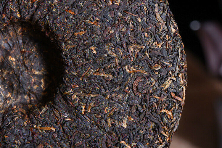 HelloYoung TeaYunnan Sun Dried Ancient Arbor Tree Dianhong Dian Hong Black Tea Cake 357g