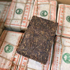 Chinese Yunnan Pu'er Tea Raw Pu-erh Tea 2004 Year Banzhang Puerh Sheng Tea 250g