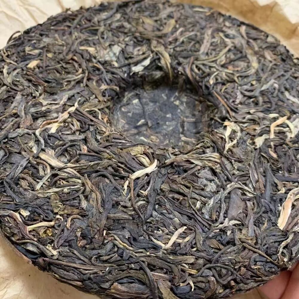 357g Yunnan Pu-erh Tea Yiwu Old Pu-erh Raw Tea Cake Wild Aged Puer Cake Tea