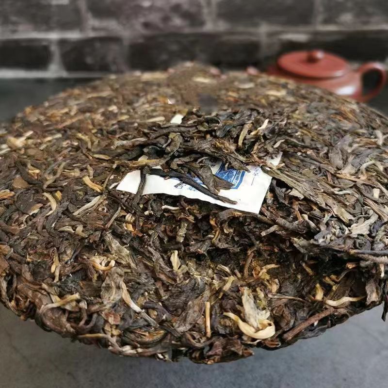 Yunnan Puerh Tea 2022 Year Menghai Yiwu Raw Pu-erh Tea Cake Pu'er Sheng Tea 357g