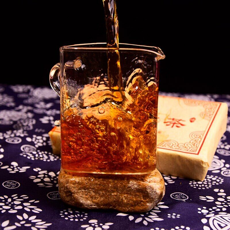 HelloYoung Fengqing Dian Hong Golden Buds Dianhong Yunnan Dian Hong Black Tea Brick 250g