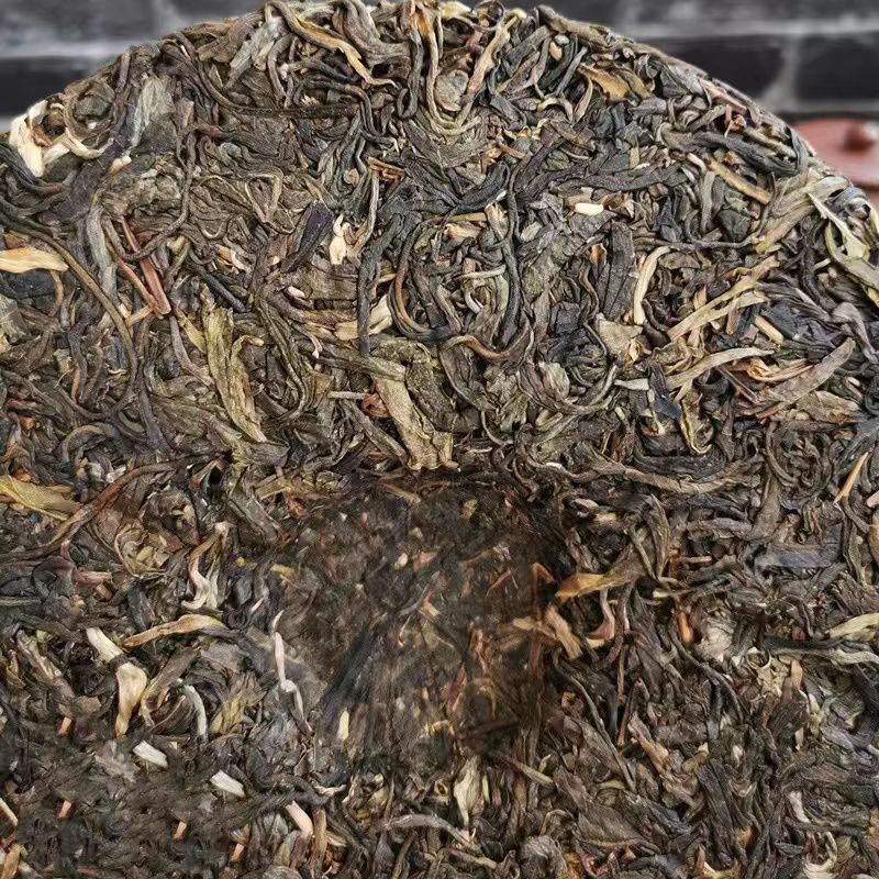 Yunnan Puerh Tea 2022 Year Menghai Yiwu Raw Pu-erh Tea Cake Pu'er Sheng Tea 357g