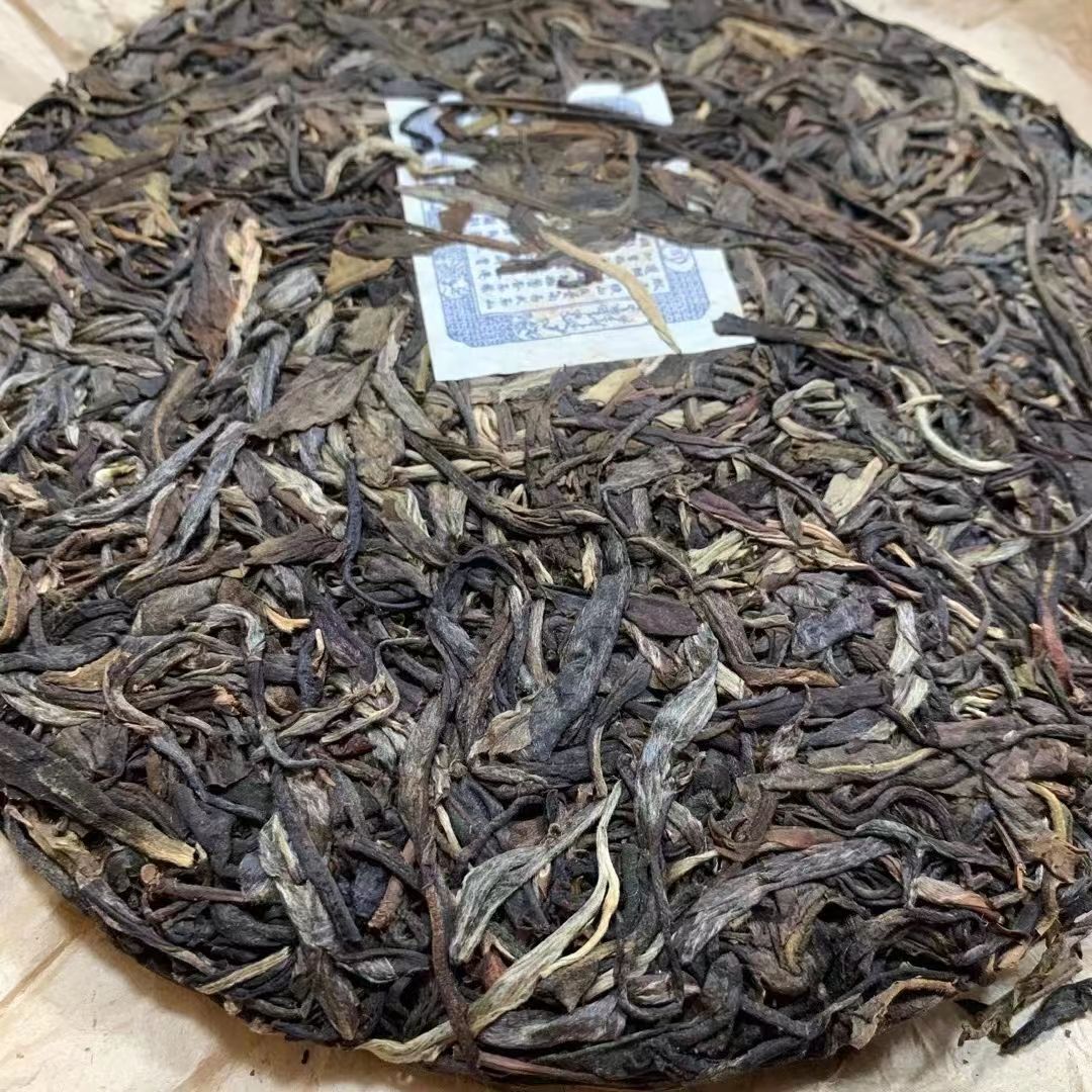 357g Yunnan Pu-erh Tea Yiwu Old Pu-erh Raw Tea Cake Wild Aged Puer Cake Tea