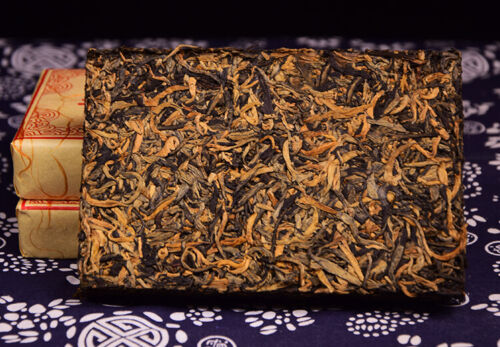 HelloYoung Fengqing Dian Hong Golden Buds Dianhong 250g Dian Hong Yunnan Black Tea Brick
