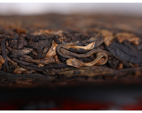 500g Remote Mountains Old Tree Tea Haiwan Old Comrade Aged Ripe Pu'er Tea Cake